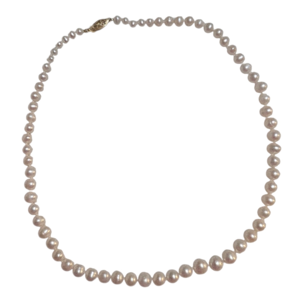 Elegant Fresh Water Pearl Chocker Necklace with 14k Yellow Gold Clasp - Picture 3 of 9